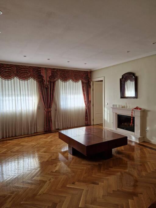 La Casona Imperial Villa Alpedrete ภายนอก รูปภาพ